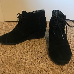TOMS Black Suede Wedge’s